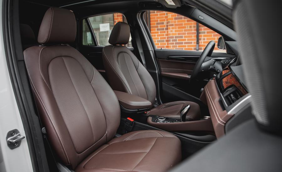 Интерьер BMW X1 xDrive28i xLine (F48) 2019 года  (NA) (фото 7 из 11)
